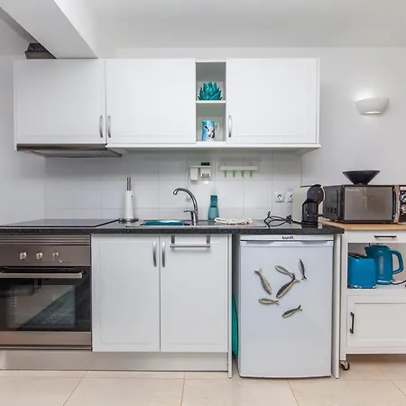 A19 -tangerine In Apartment