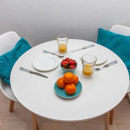 A19 -tangerine In Apartment