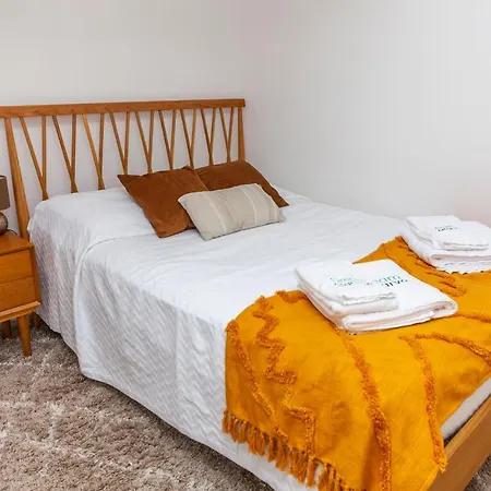 A19 -tangerine In Apartment