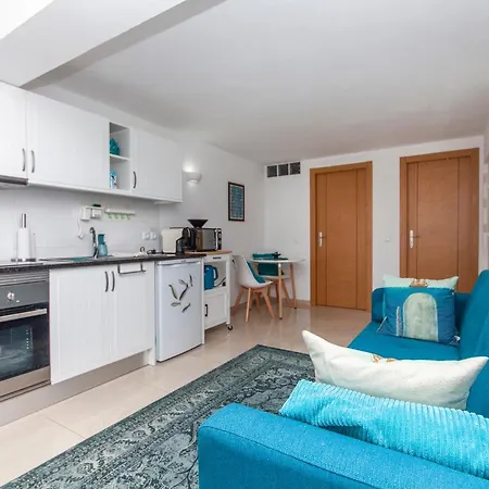 A19 - Tangerine In Λάγος