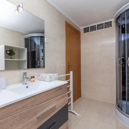 A19 - Tangerine In Appartement