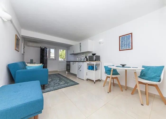 Apartment A19 - Tangerine In