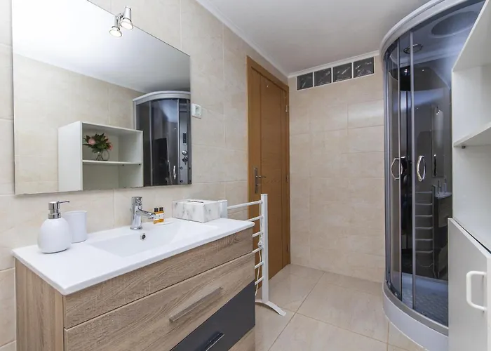 A19 - Tangerine In * Lagos