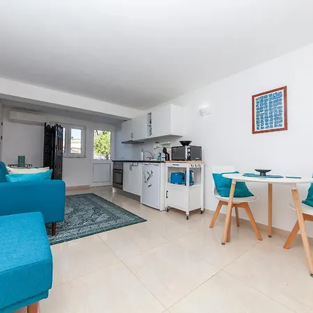 A19 - Tangerine In * Lagos